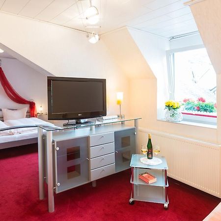 Moselromantik-Hotel Zum Loewen เอดิเกอร์-เอลเลอร์ ภายนอก รูปภาพ