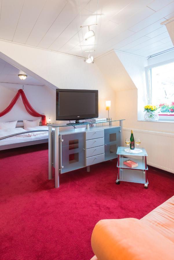 Moselromantik-Hotel Zum Loewen เอดิเกอร์-เอลเลอร์ ภายนอก รูปภาพ