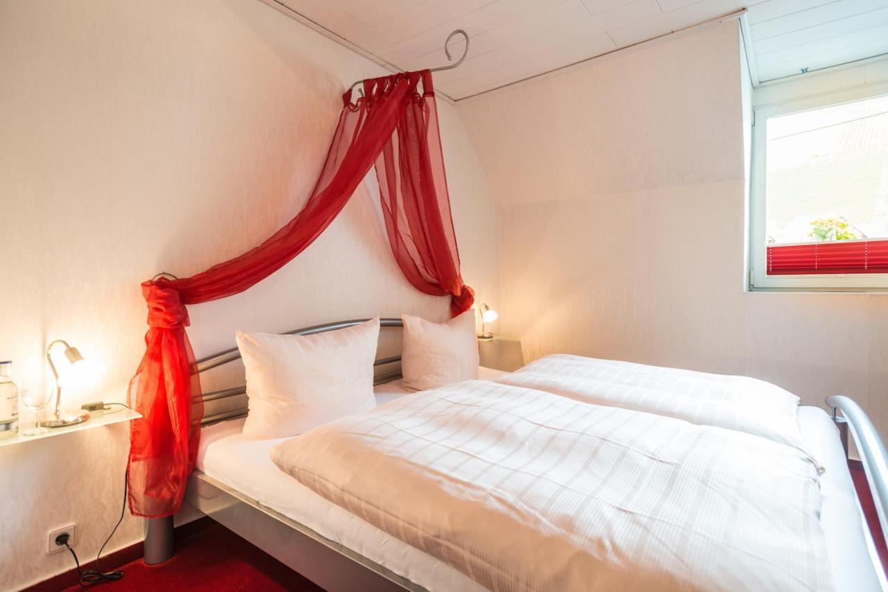 Moselromantik-Hotel Zum Loewen เอดิเกอร์-เอลเลอร์ ห้อง รูปภาพ