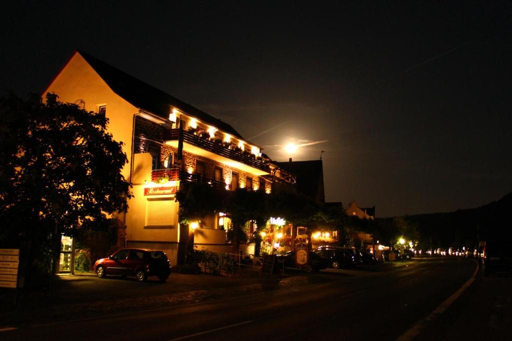 Moselromantik-Hotel Zum Loewen เอดิเกอร์-เอลเลอร์ ภายนอก รูปภาพ